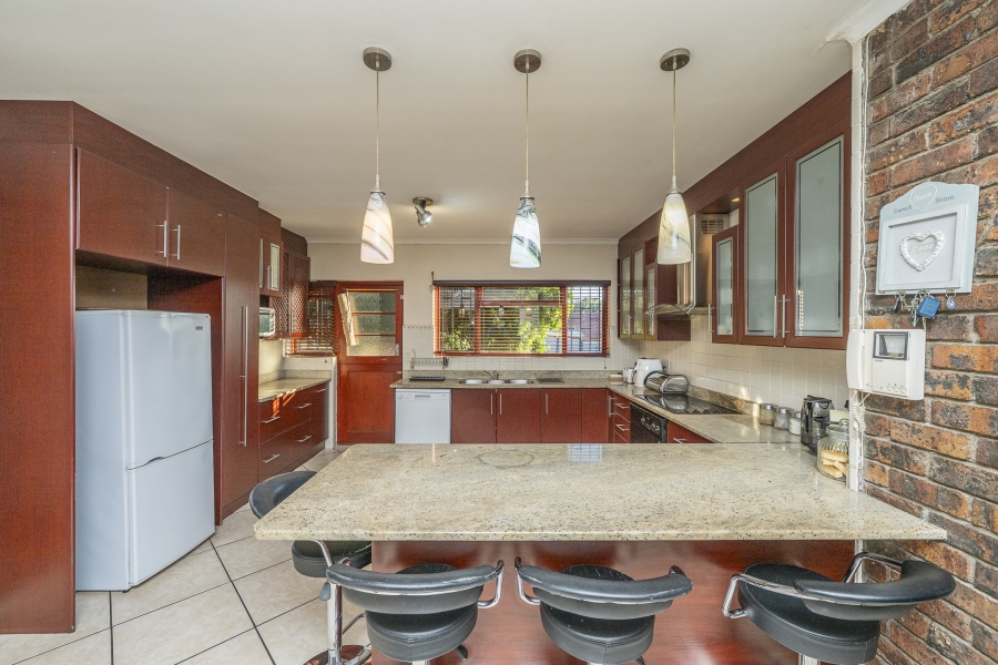 5 Bedroom Property for Sale in Protea Heights Western Cape